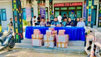 TNI AL Gagalkan Penyelundupan 80 Ribu Batang Rokok Ilegal dan 14 Motor Bodong di Labuan Bajo
