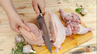 Masterclass Dapur: Seni Memotong Ayam Utuh dengan Mudah dan Rapi!