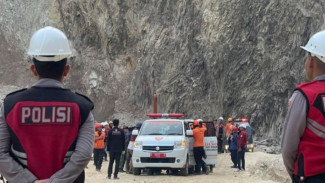 Longsor Tambang Cirebon: Pencarian Hari Ketiga Terpusat di Bongkahan Batu, 8 Korban Masih Hilang