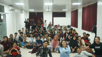 Bioskop Pasiar Sentuh Hati Penonton di STIKOM Uyelindo Kupang