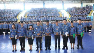 Gubernur dan Wakil Gubernur NTT Serahkan SK CPNS Formasi 2024 dan Lepas ASN Purna Bakti
