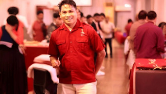 Pintar Omong Bahasa Asing Cuma Pakai Headset? Di Injeksi Laptop Kupang Bisa!