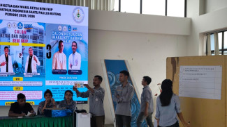 Penghitungan Suara Oleh Tim Komisi Pemilihan Umum Badan Eksekutif Mahasiswa Unika Santu Paulus Ruteng Berjalan Lancar