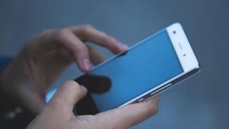 Scroll, Like, Down: Mental Gen Z dan Media Sosial