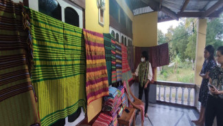 Kawal Kualitas Tenun Buna Insana, Identitas TTU Bikin Pasar Jatuh Cinta!