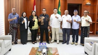 Menyulam Harapan dari Laut: Antara Konservasi Hiu Tikus, Pendidikan Lingkungan, dan Pemberdayaan Pesisir di NTT
