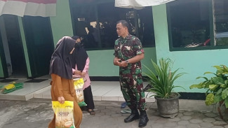 Jual Beras SPHP Bulog Gandeng LDII, Warga Padati Koramil 0809/22 Semen
