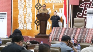Gubernur Laka Lena Sampaikan Nota Keuangan dan Kebijakan Fiskal NTT 2025