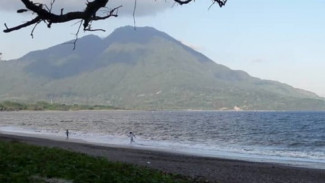Pantai Cepi Watu di Manggarai Timur, Surga Tersembunyi dengan Ombak Menantang