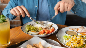 7 Tips agar Tidak Ngantuk dan Mengatasi Gemuk Setelah Makan Siang