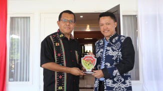Gubernur Melki Laka Lena dan PLN Bahas 78 Proyek EBT Dibangun di NTT