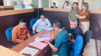 Ditreskrimum Polda NTT Serahkan Nur Alim Anggota BIN Pelaku KDRT ke Kejaksaan