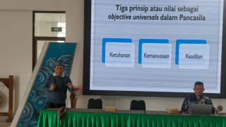 Prof. Aleksius Jemadu Bahas Pancasila dan Tantangan Era AI dalam Kuliah Umum di Unika St. Paulus Ruteng