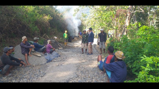 Memastikan Kualitas, Wakil Ketua DPRD Manggarai Pantau Pengerjaan Proyek di Cibal