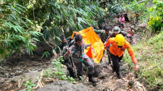 Tim SAR Berhasil Temukan Balita Meninggal Akibat Banjir Bandang Nagekeo NTT