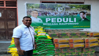 Salut! Anggota DPRD Ende Terjun Langsung Salurkan Bantuan Bagi Korban Banjir di Nagekeo