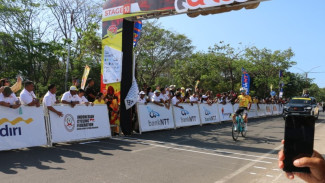 Youcef Reguigui Menang Lagi di Labuan Bajo, Tour De EnTeTe 2025 Berakhir!