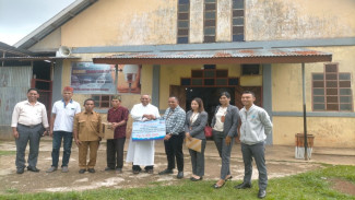 Paroki Rentung Terima Bantuan Dana dan LCD Proyektor dari Bank NTT