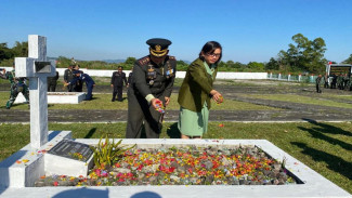 Ziarah Nasional HUT TNI ke-80, Kodim Manggarai Tabur Bunga di TMP Lalong Tana