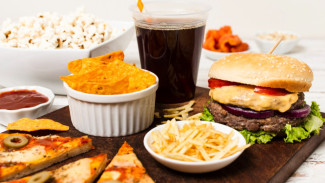 Makanan dan Minuman yang Bikin Perut Buncit yang Harus Dihindari