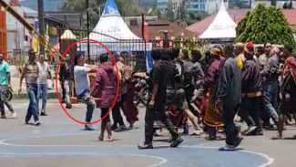 Detik-detik Aipda Krisno Diserang Massa di Polres Manggarai Terpaksa Lepas Tembakan Peringatan