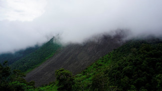 Poco Ranaka: Gunung Tertinggi Kedua di Flores yang Menyimpan Jejak Letusan Dahsyat dan Pesona Alam Tiada Dua