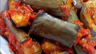 Sudah Pernah Coba? Ini Alasan Sambal Terong Jadi Menu Rumahan Paling Dicari Tahun Ini!
