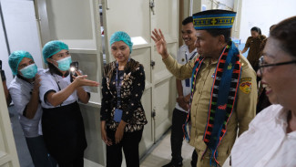 Evaluasi Pelaksanaan Program MBG: Wakil Gubernur Johni Asadoma Tinjau SPPG di Manggarai
