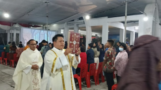 Misa Natal Gereja Vincentius Kediri Dihadiri Ribuan Umat