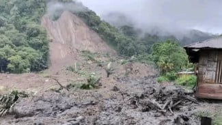 Tebing Ambruk, Dua Warga Kampung Pau Goreng Meni Tertimbun