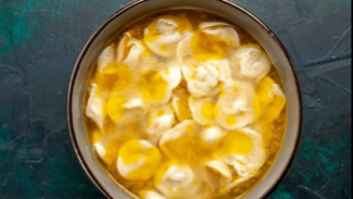 Lupakan Bumbu Rujak! Cara Baru Makan Cireng Pakai Kuah Keju Viral, Ternyata Bikinnya Gampang Banget!