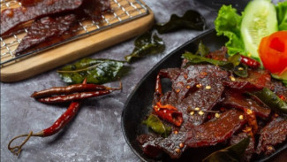Bosan dengan Daging Sapi? Yuk, Coba Resep Dendeng Ayam ala Singapura yang Gurih dan Candu!