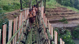 Gotong Royong Kilat Jembatan Wae Songkang: Anak Sekolah Kini Aman dari Bahaya Sungai