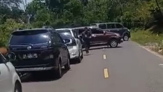 Sopir Trevel Ruteng Blokade Jalan Trans Flores, Aksi Balasan atas Palang di Lembor