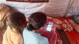 Di Tenda Pengungsian, Sinyal Indosat Menjaga Kabar Keluarga Pascagempa