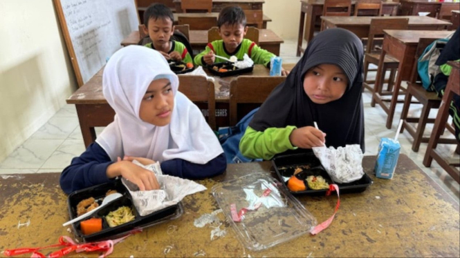 Uji coba program makan bergizi gratis di SDN Tugu, Kamis, 25 Juli 2024