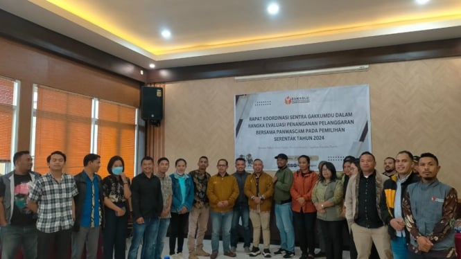 Jajaran Bawaslu dan Panwascam Kabupaten Manggarai menggelar rapat evaluasi penanganan pelanggaran pemilihan 2024