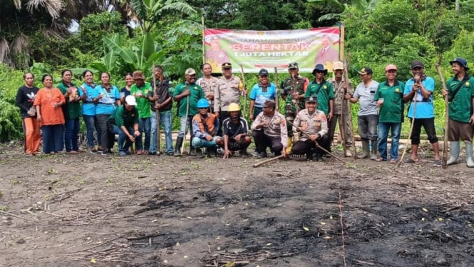 Polsek Maurole Gelar Penanaman Jagung Serentak