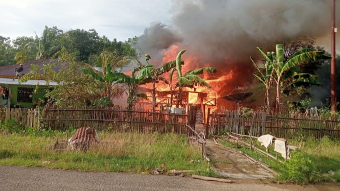 Rumah Kebakaran di Manggarai Barat