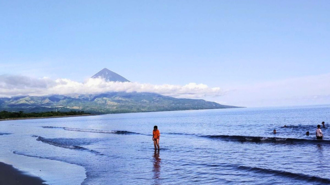 Pantai Mbolata di Manggarai Timur