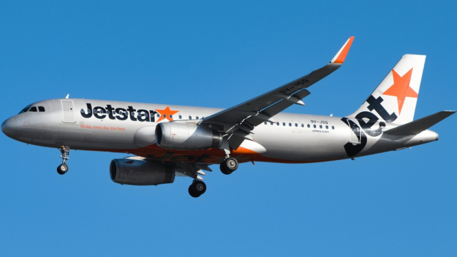 Maskapai Jetstar Asia melayani penerbangan Singapura-Labuan Bajo.