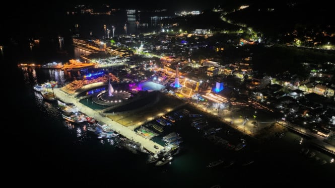 Pemandangan malam hari Labuan Bajo