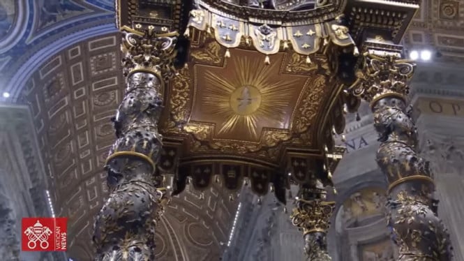 Langit-langit tempat doa di Basilika Santo Petrus