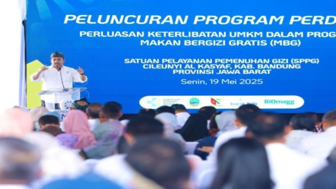 Menteri Usaha Mikro, Kecil, dan Menengah (UMKM), Maman Abdurrahman saat membuka acara Perluasan Keterlibatan UMKM dalam MBG” di SPPG Al-Kasyaf, Cileunyi, Kabupaten Bandung, Senin (19/5).