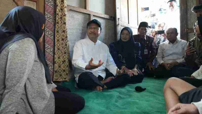 Menteri Sosial Saifullah Yusuf (Gus Ipul) meninjau langsung proses penjaringan calon siswa Sekolah Rakyat di Kelurahan Krandegan, Kecamatan Banjarnegara.