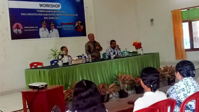 Kepala Dinas Pendidikan TTS membuka Workshop Deep Learning bagi guru