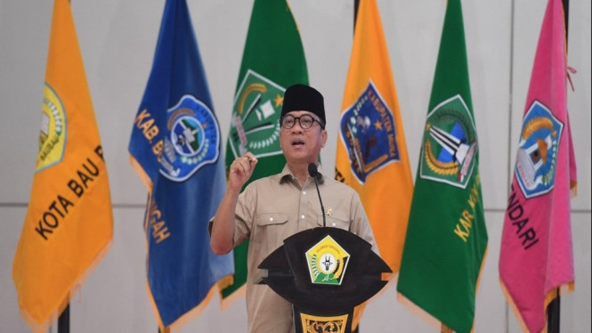 Mendes PDT Yandri Susanto saat membuka dialog percepatan pembentukan Kopdes Merah Putih se-Sulawesi Tenggara, yang digelar di Aula Bahteramas, Gubernuran Sultra, Minggu (25/5/2025).