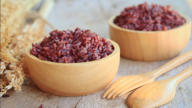 Nasi merah pulen.