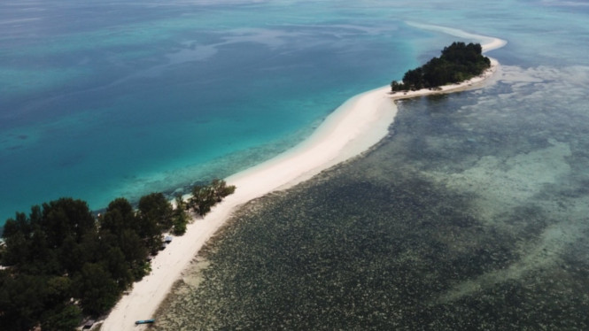 Pulau Morotai yang berada di Maluku Utara.