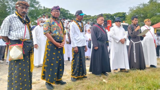 Forum peduli lingkungan hidup Kevikepan Mbay, Kabupaten Nagekeo menggelar aksi damai menolak geotermal, Kamis, 5 Juni 2025.